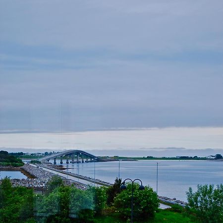 Aalesund Airport Hotel Ytterland Bagian luar foto
