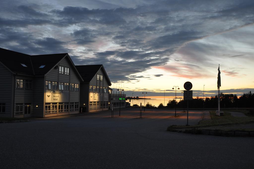 Aalesund Airport Hotel Ytterland Bagian luar foto