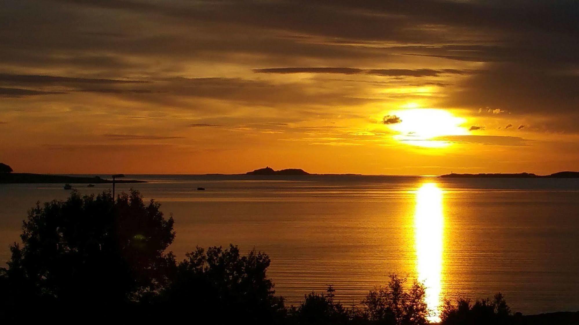 Aalesund Airport Hotel Ytterland Bagian luar foto