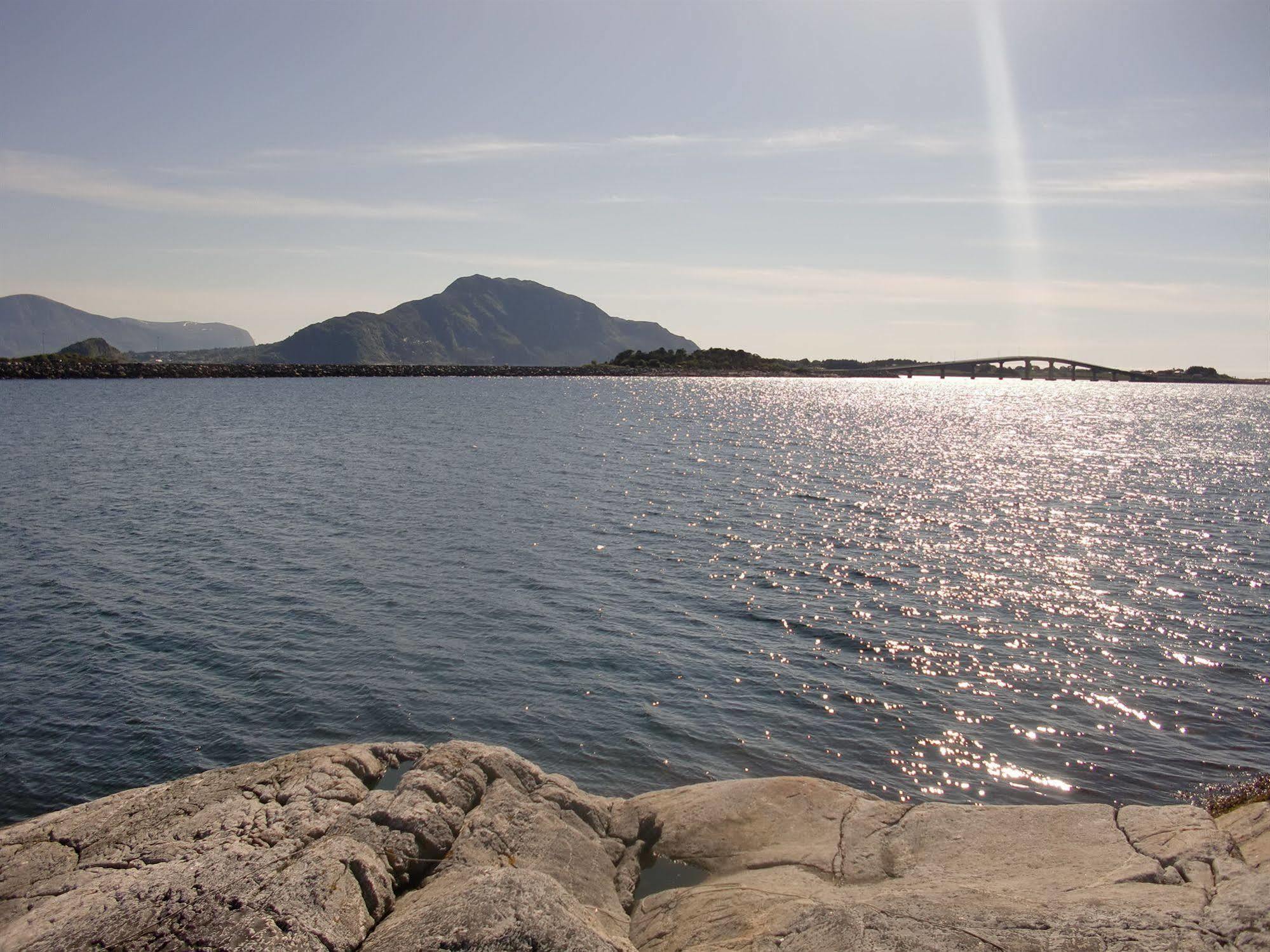 Aalesund Airport Hotel Ytterland Bagian luar foto